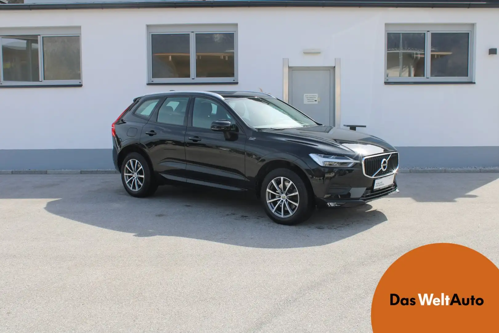 Volvo XC60 D4 Momentum AWD Geartronic Grau - 1