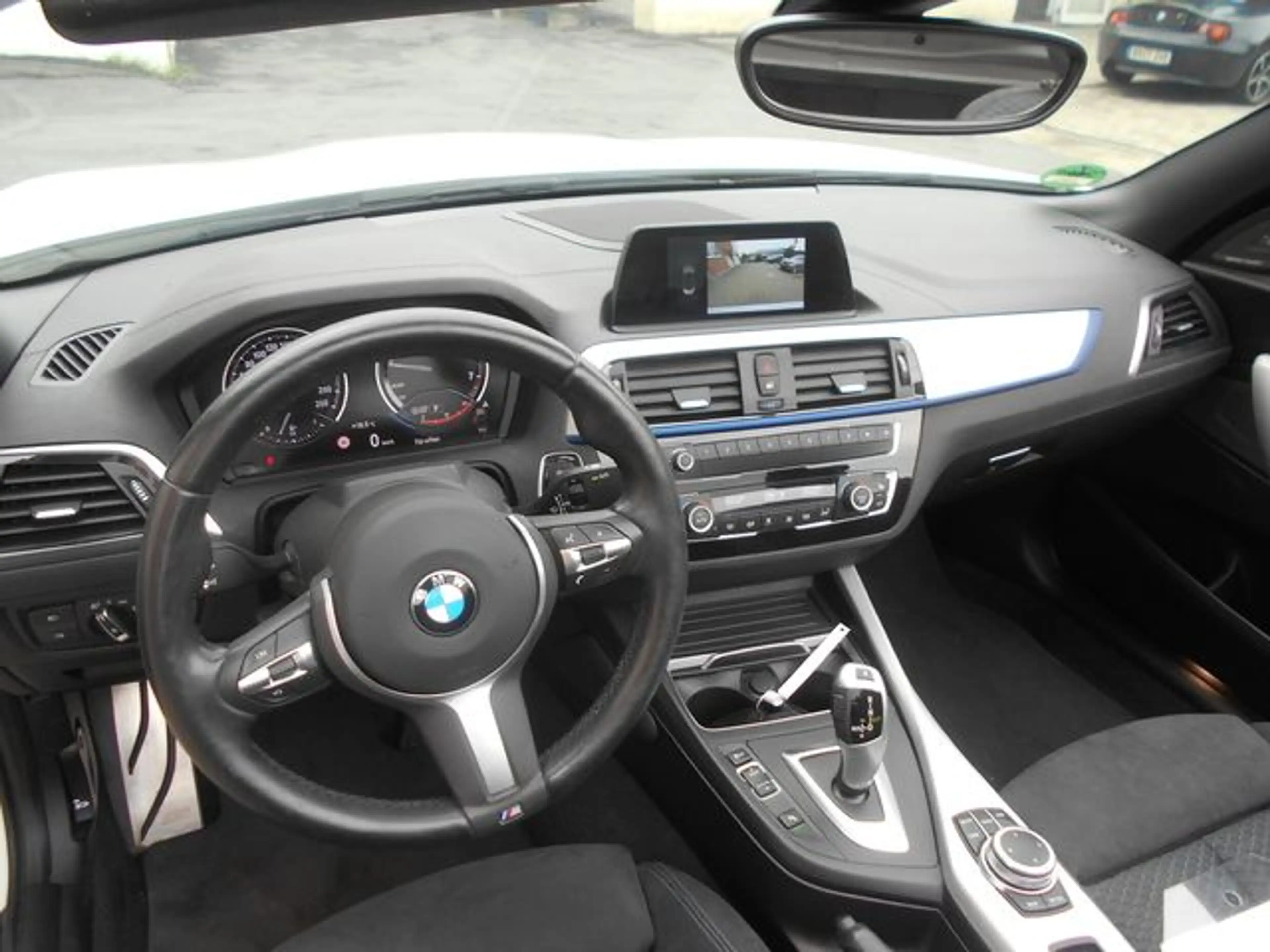 BMW 220 i Cabrio MSport — photo 12