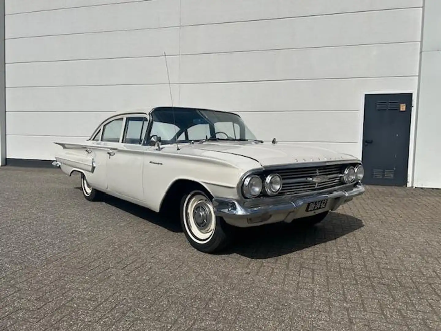 Chevrolet Biscayne Белый - 1