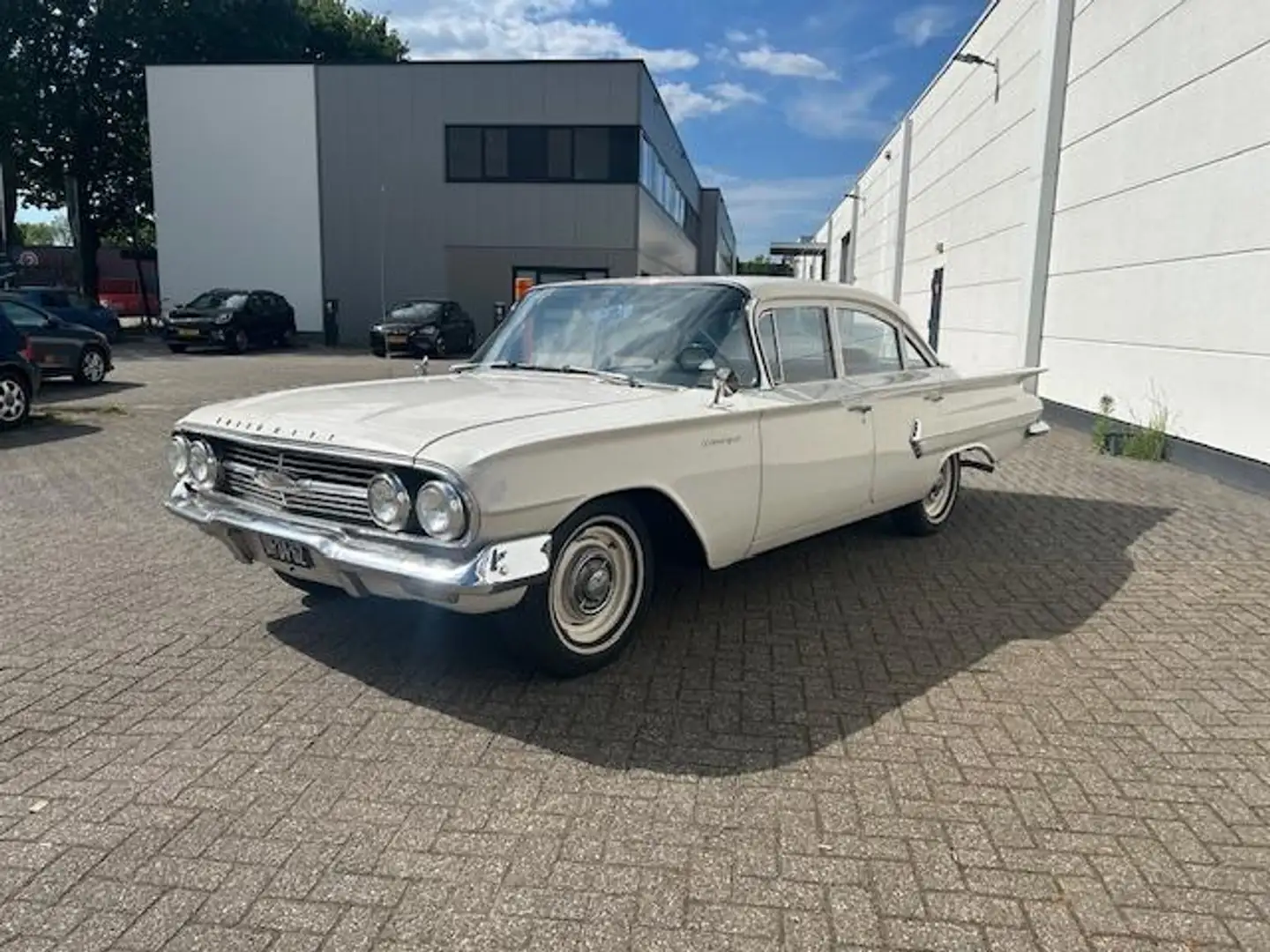 Chevrolet Biscayne Белый - 2