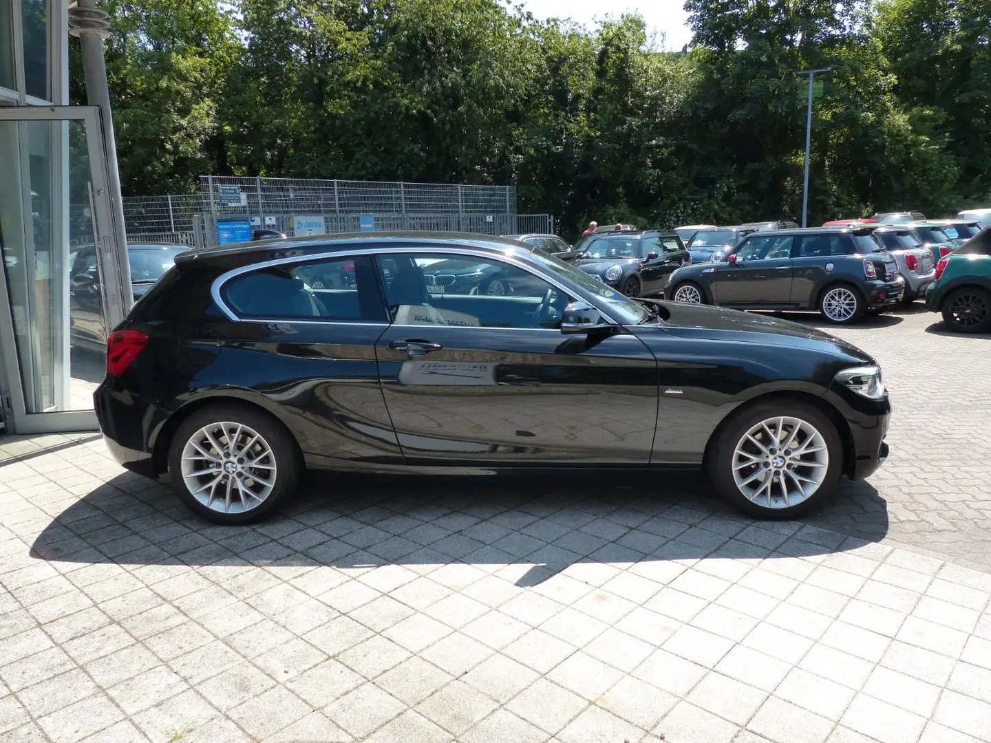 BMW 118 i 3trg. Aut. "Sport Line", Navi, LED, Hifi Noir - 2