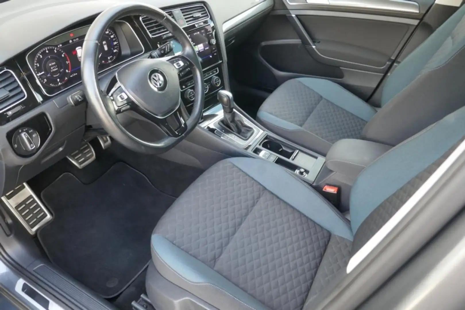 Volkswagen Golf 1.5 TSI DSG IQDRIVE R-Line LED Navi Kamera Grey - 2