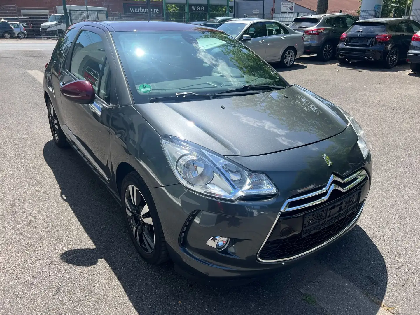 Citroen DS3 SoChic"Leder"Klimaaut."Navi"SHZ"Tempomat"PDC Grijs - 1