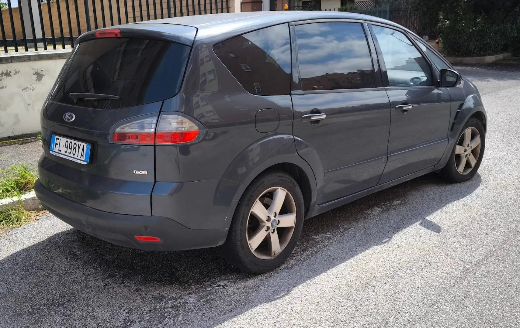 Ford S-Max Grigio - 2