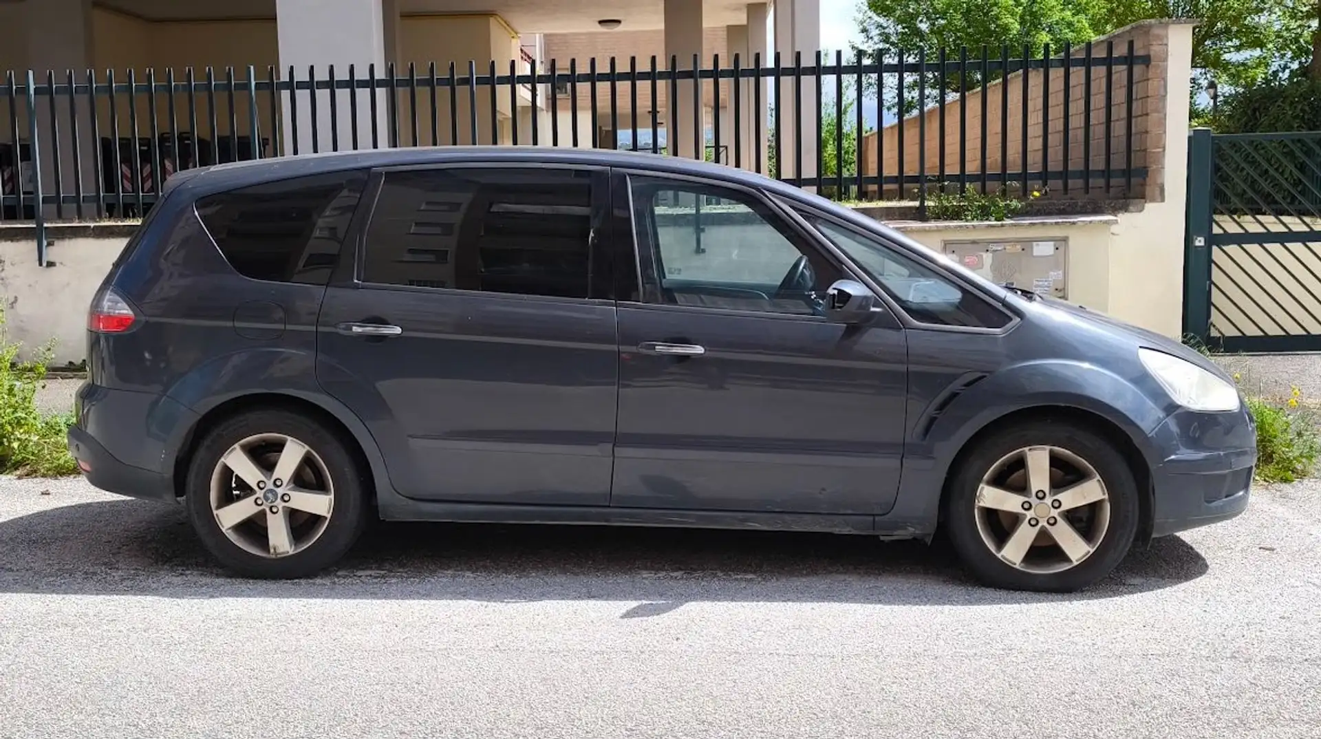 Ford S-Max Grigio - 1