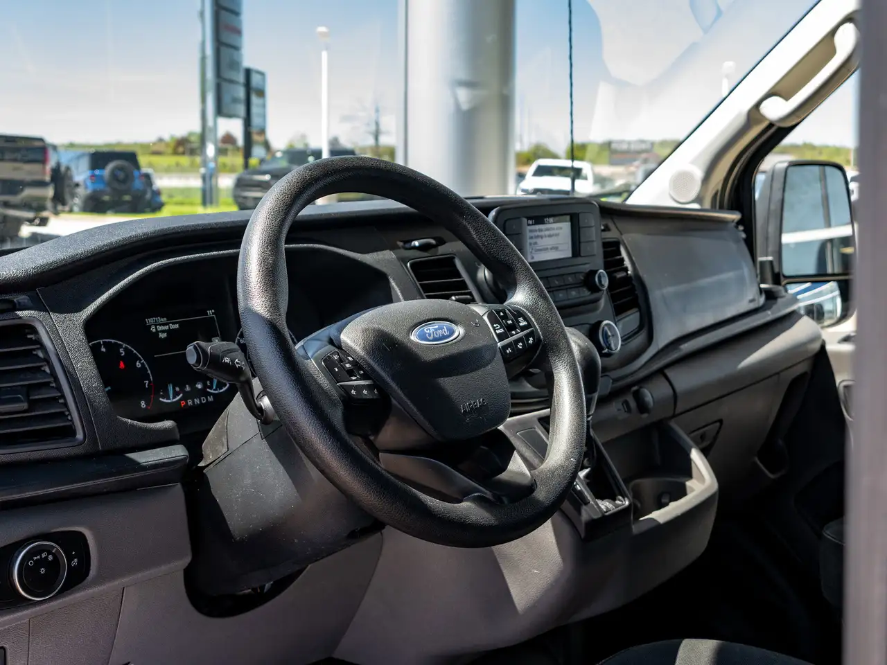 Ford Transit Cargo Van снимка Ford Transit Cargo Van
