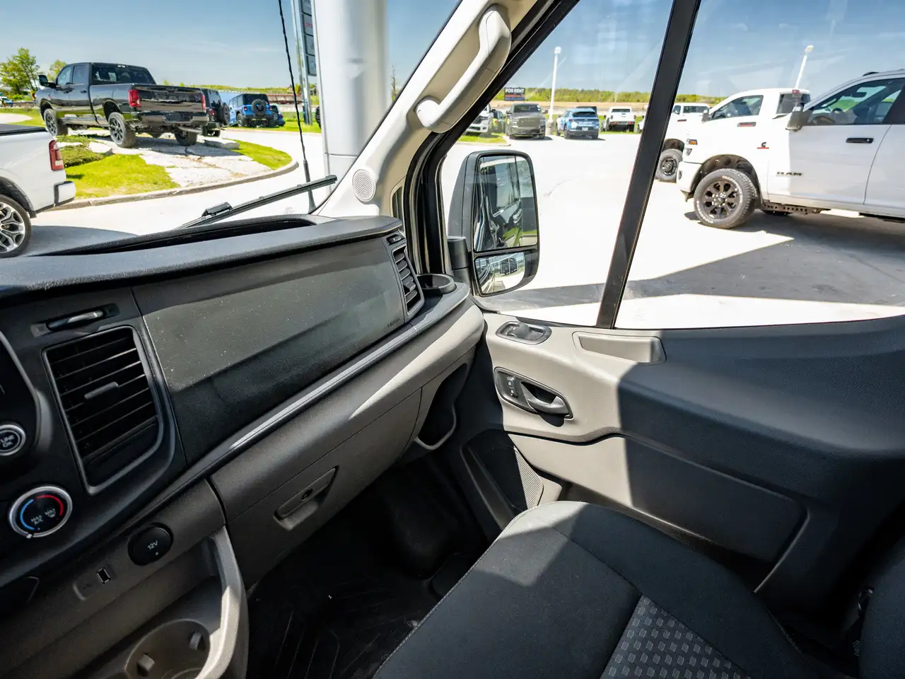 Ford Transit Cargo Van снимка Ford Transit Cargo Van