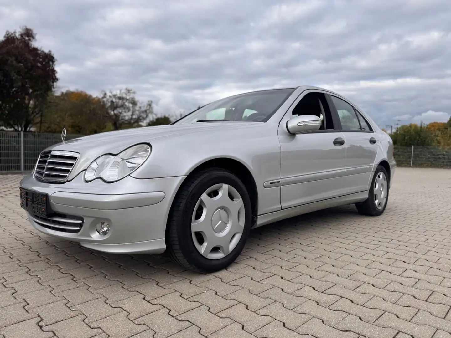 Mercedes-Benz C 180 Lim. Kompressor AUTOMATIK Rentnerfahrzeug Argent - 1