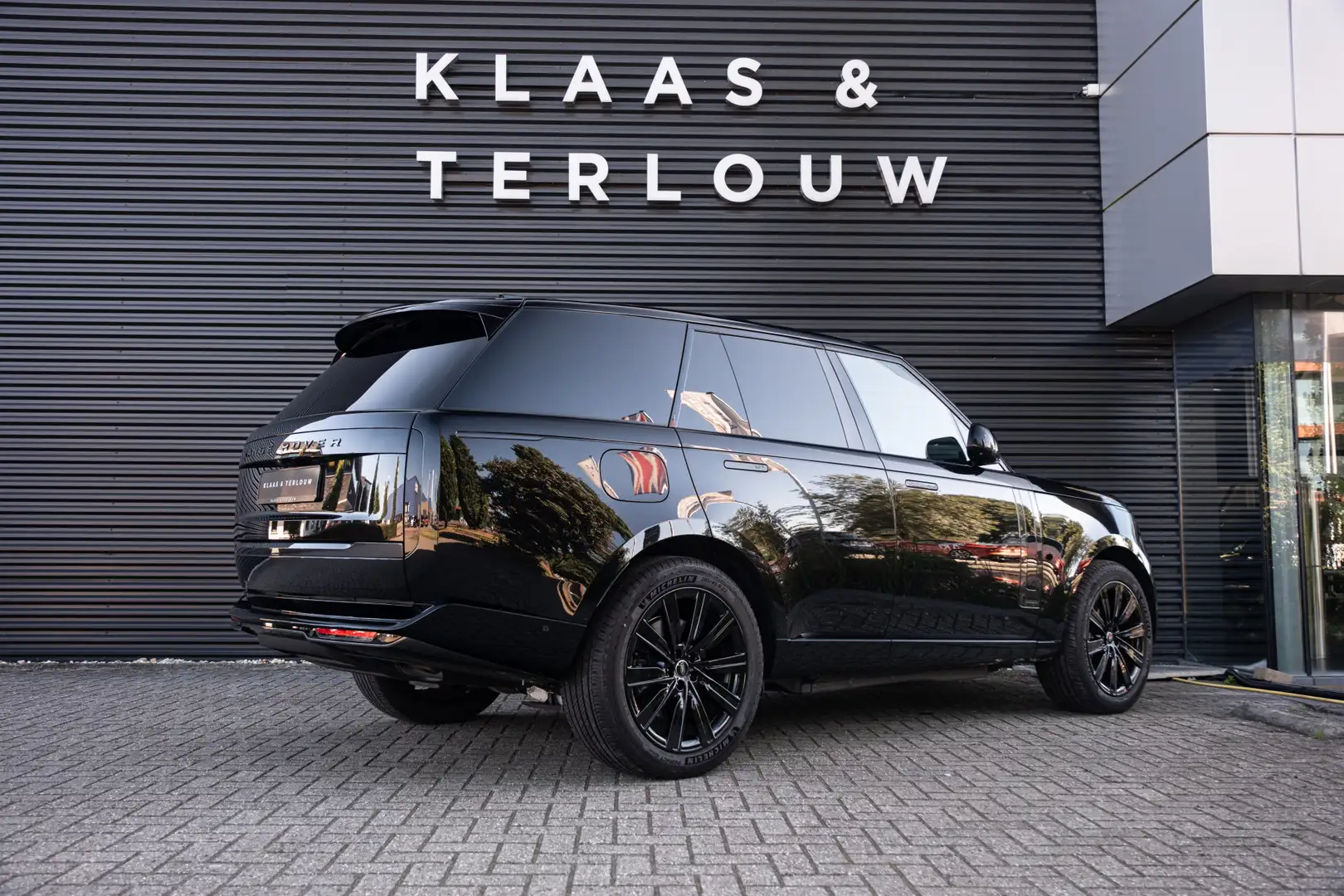 Land Rover Range Rover 3.0 P550e Autobiography | NP € 198.348 / Hot stone Gris - 2