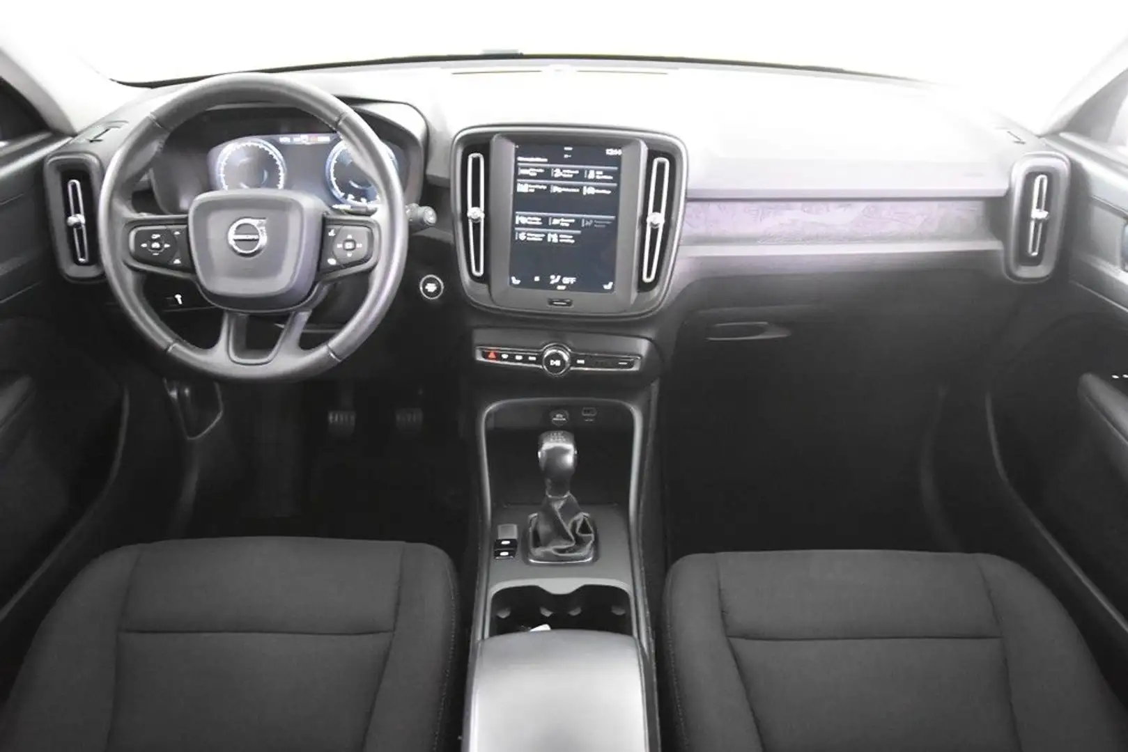 Volvo XC40 T3 Momentum *1.Hand*SHZ*Park ass.*Carplay* Schwarz - 2