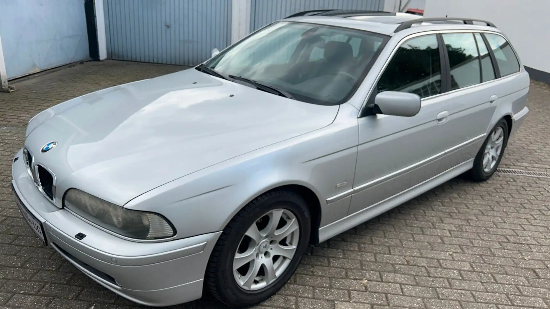 BMW 530 i Touring E39 mit  Vollausstattung aus 2.Hd. Argent - 1