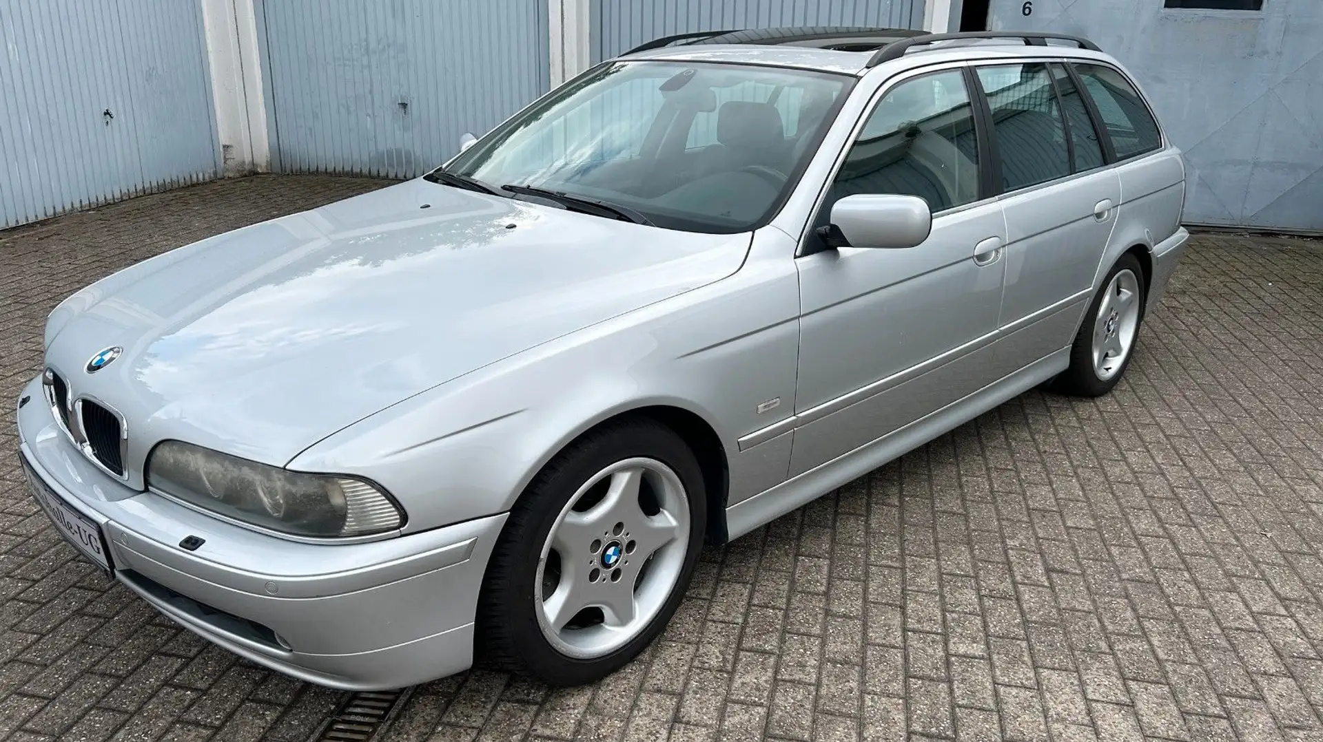 BMW 530 i Touring E39 mit  Vollausstattung aus 2.Hd. Argent - 1