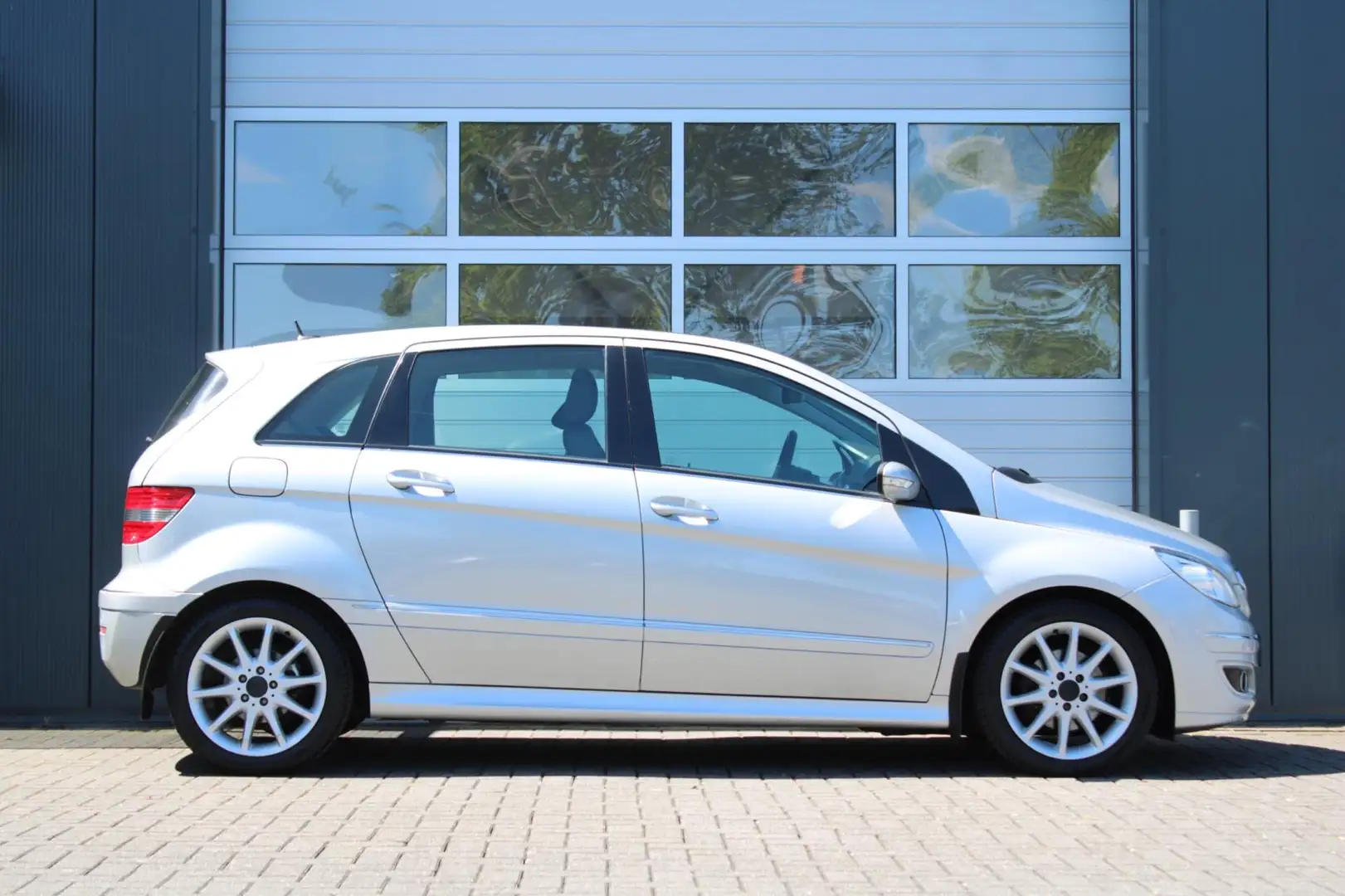 Mercedes-Benz B 180 CDI Automaat Airco/Cruise/Navi/Bluetooth/PDC/Stoel Šedá - 2