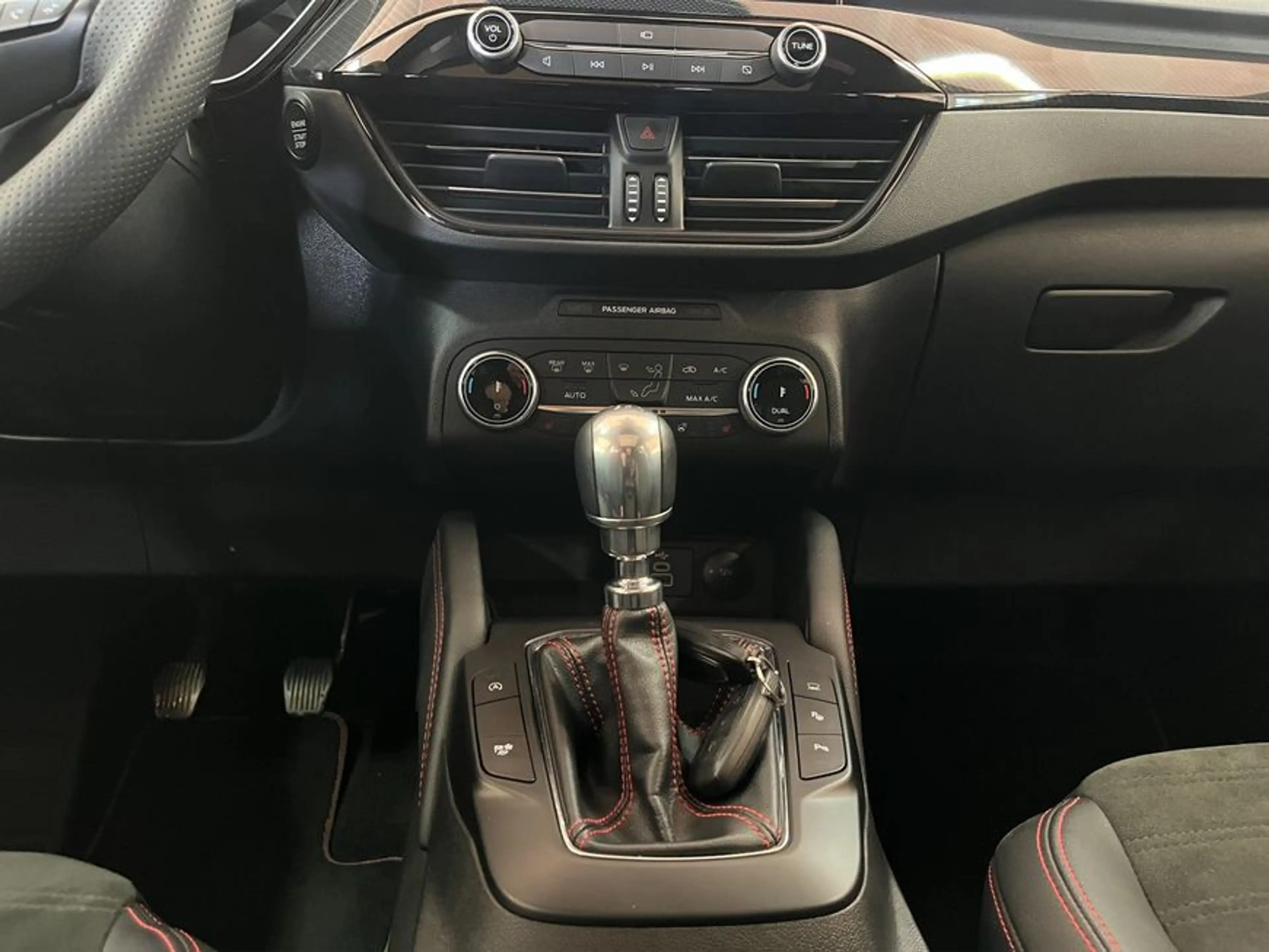 Ford Kuga 1.5 EcoBoost ST-LINE X — photo 13