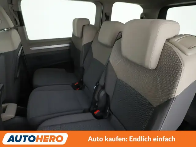 Volkswagen Multivan view 14