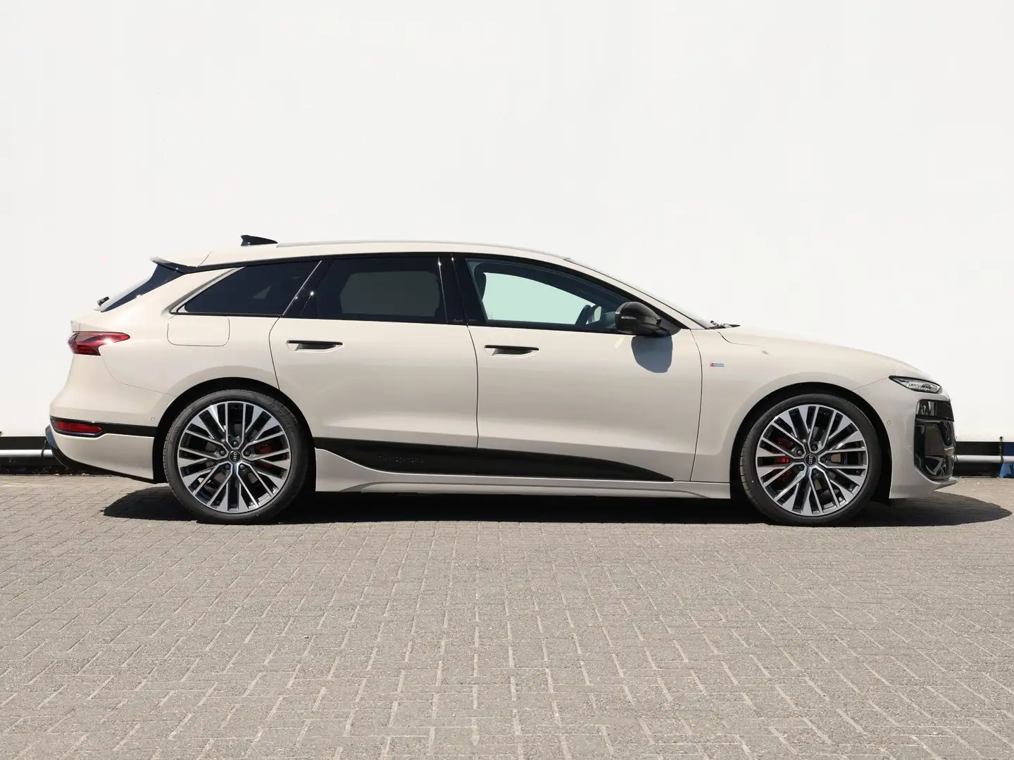 Audi A6 Avant S edition e-tron 83 kWh 210 kW / 286 PK Avan Beige - 2