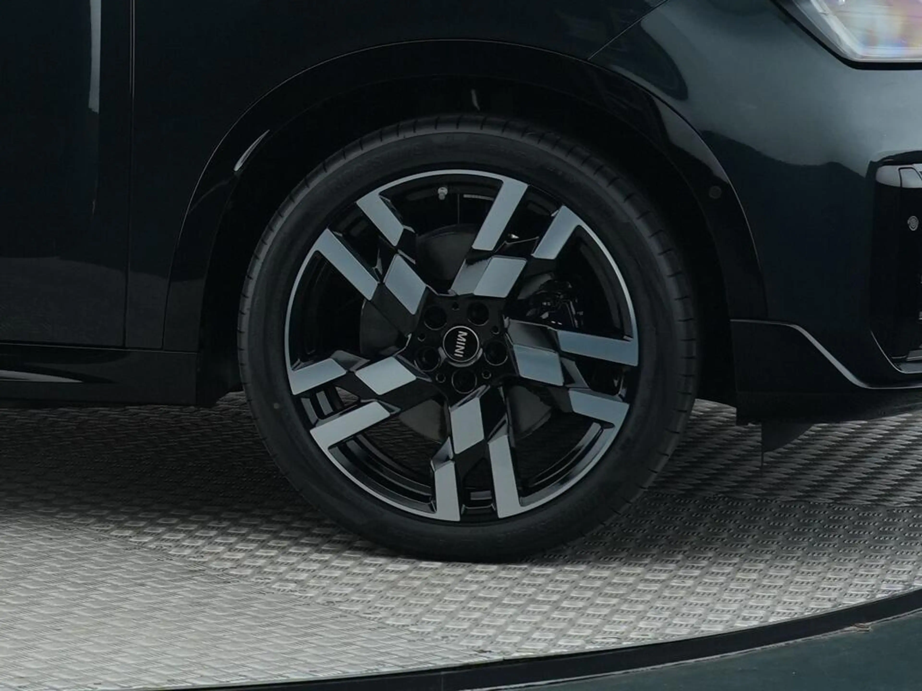 MINI Countryman SE All4 | John Cooper Works XL Trim — photo 9