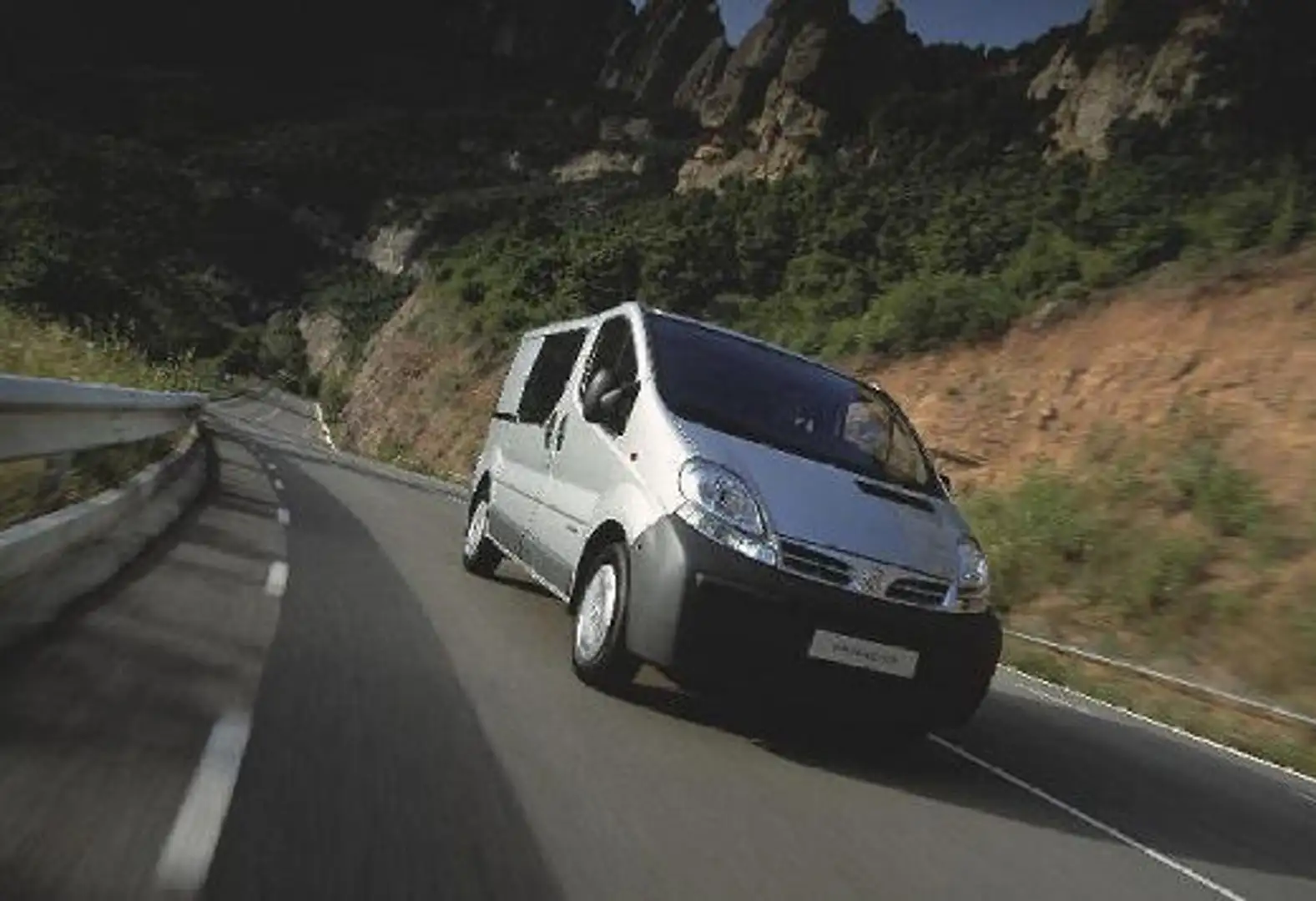 Nissan Primastar Combi 6 1.9dCI L1H1 Premium Wit - 1