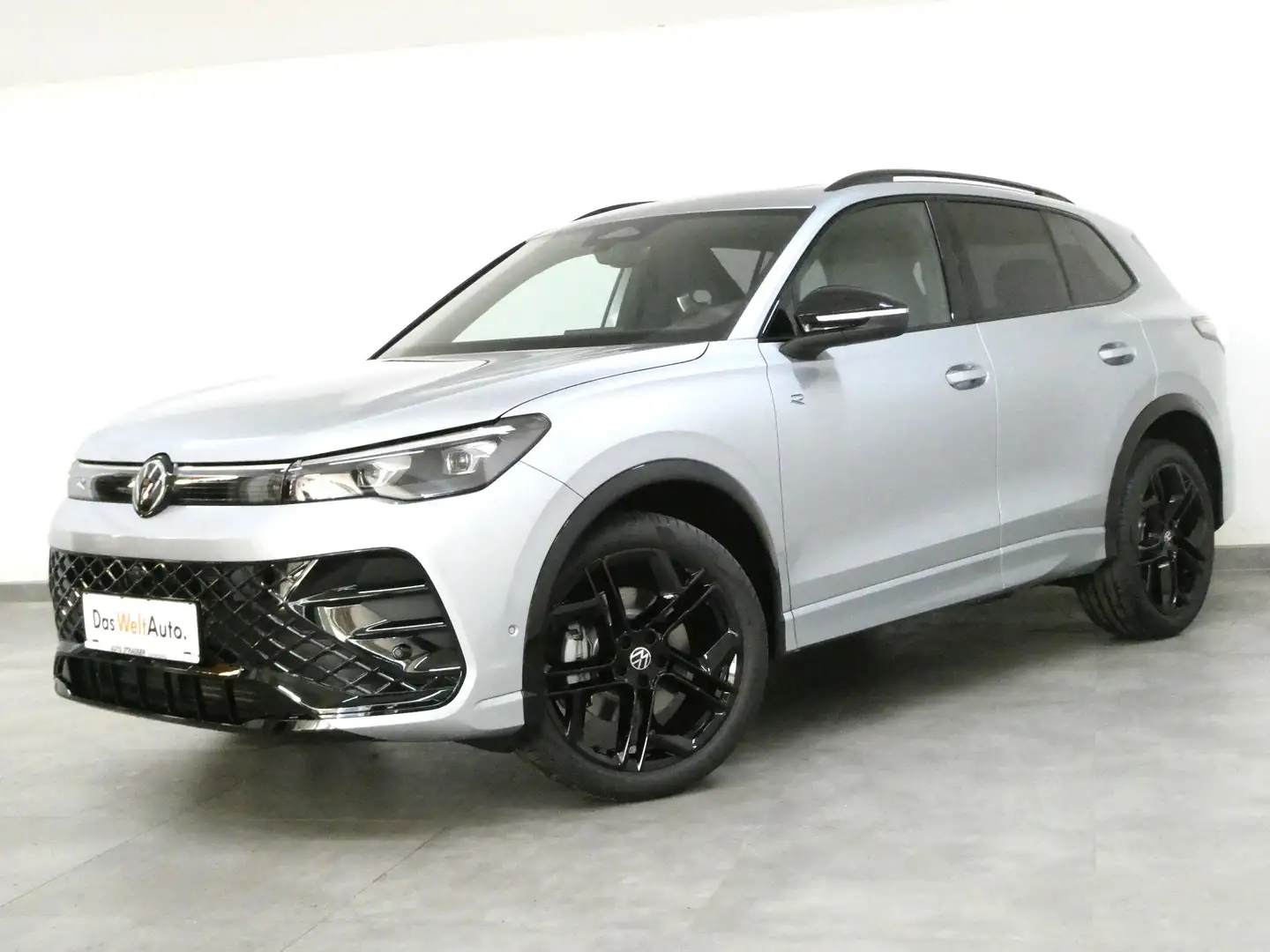 Volkswagen Tiguan DSG "R-Line" Matrix Navi Ahk ACC Panorama App DAB Silber - 1