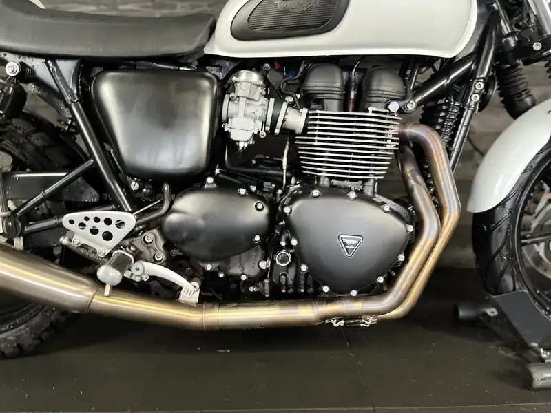 Triumph Bonneville T100 - foto 5