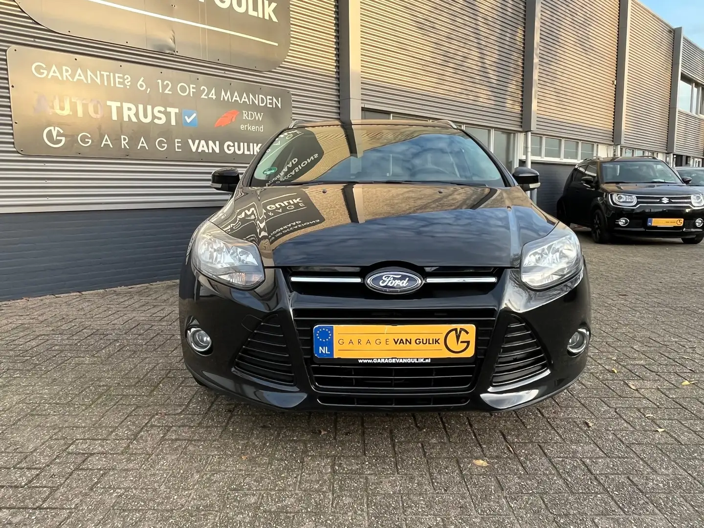Ford Focus 1.6 TI-VCT Titanium 125PK Automaat,Trekhaak,Navi,C Zwart - 2