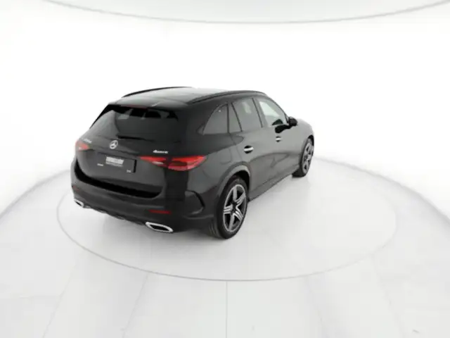 Mercedes-Benz GLC view 3
