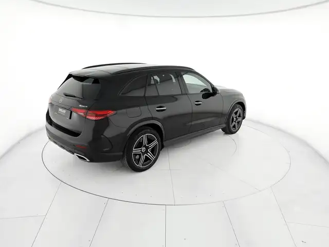Mercedes-Benz GLC view 4
