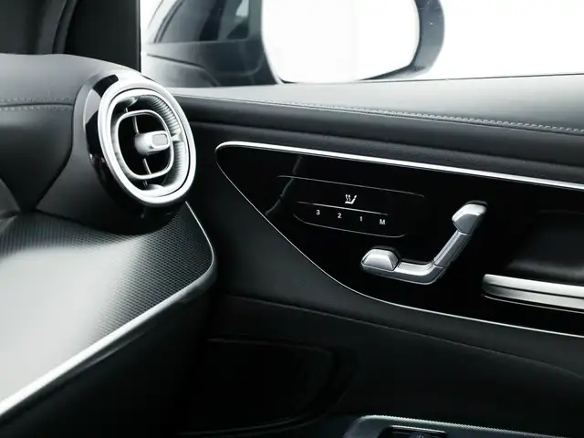 Mercedes-Benz GLC view 14