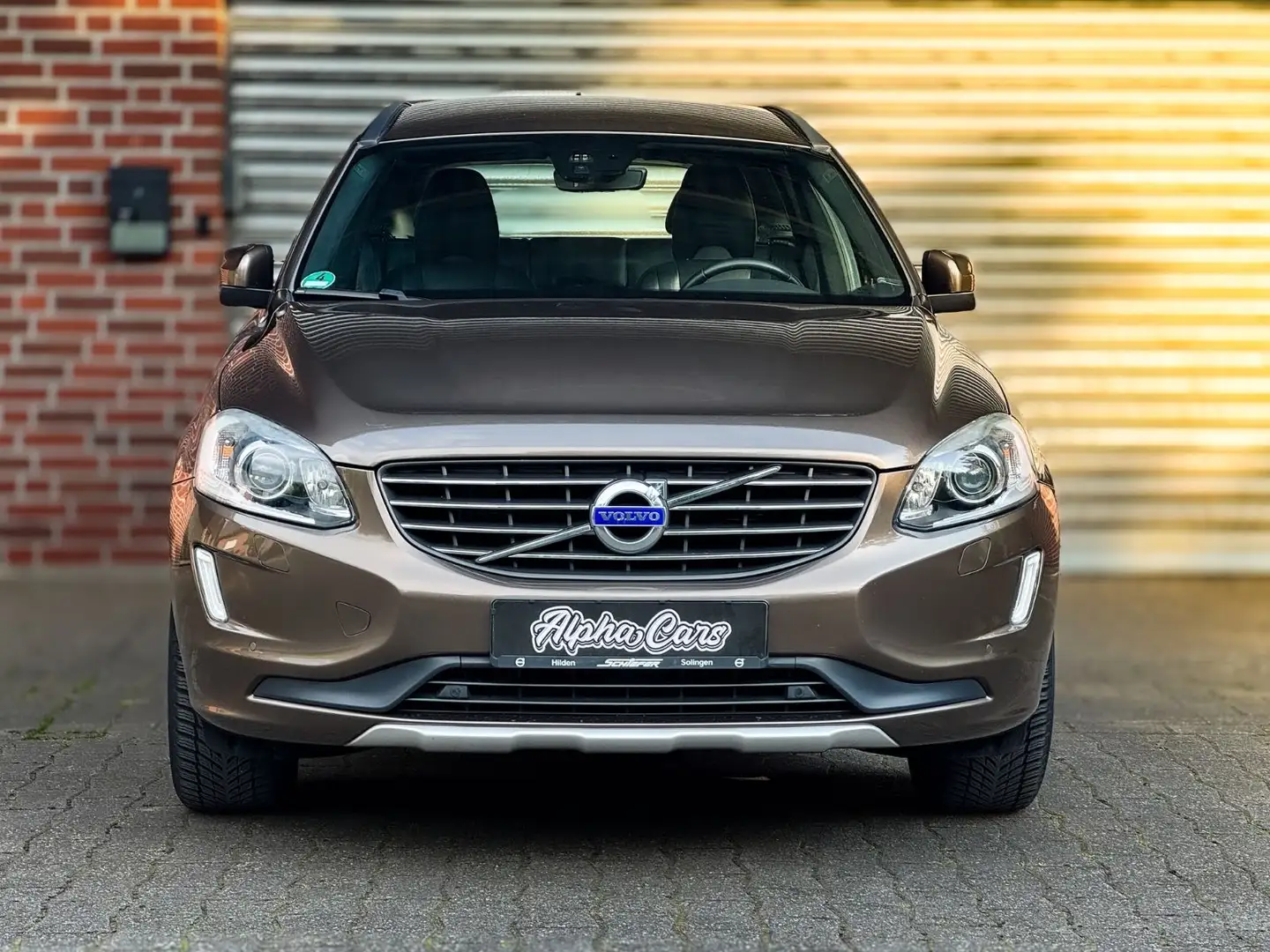 Volvo XC60 2.0 Momentum Polestar Twilight Bronze Braun - 1