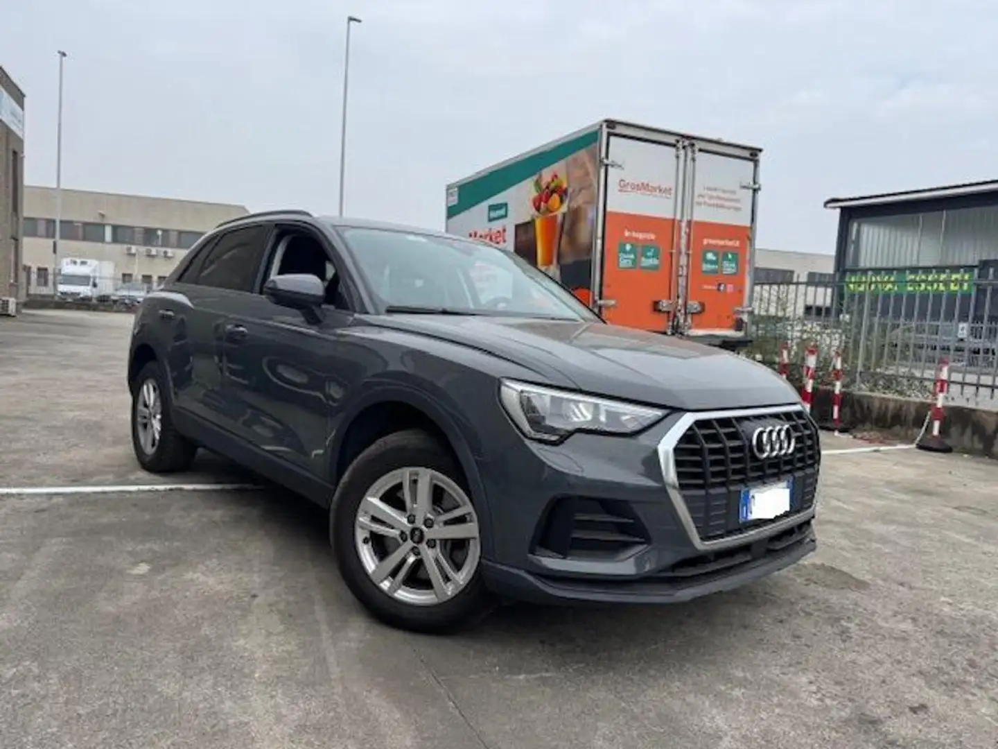Audi Q3 45 TFSI S tronic e-tron buisness Gris - 1