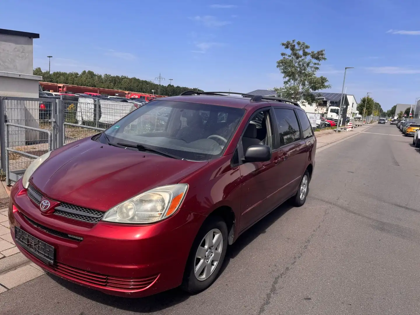 Toyota Sienna Van Rosso - 2