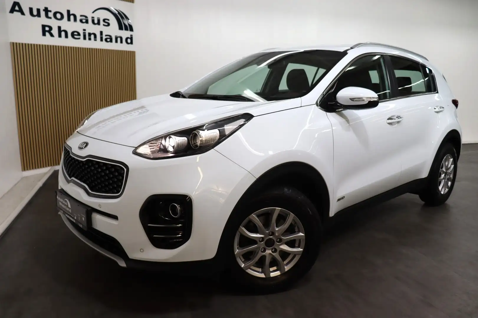 Kia Sportage Vision 4WD*KAMERA*SHZ*LED*NAVI*2.HAND* Weiß - 1