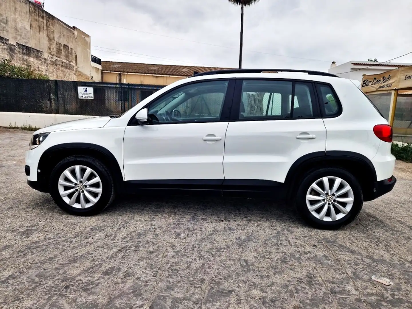 Volkswagen Tiguan 2.0TDI BMT Cross 4x2 110 Wit - 2