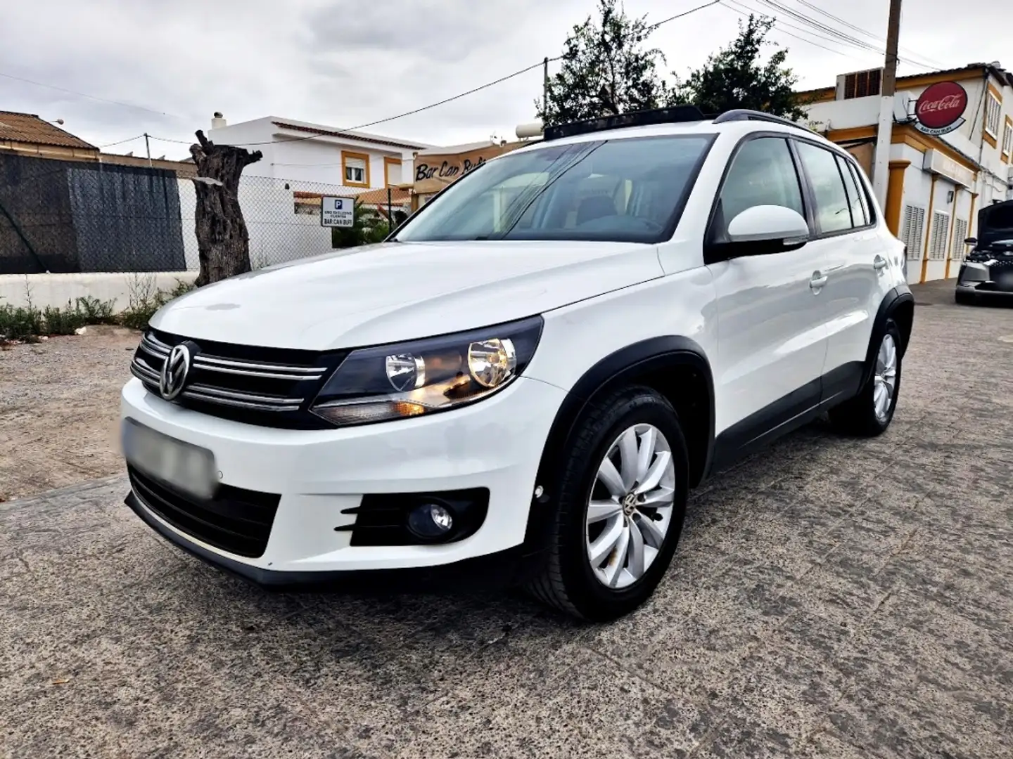 Volkswagen Tiguan 2.0TDI BMT Cross 4x2 110 Wit - 1