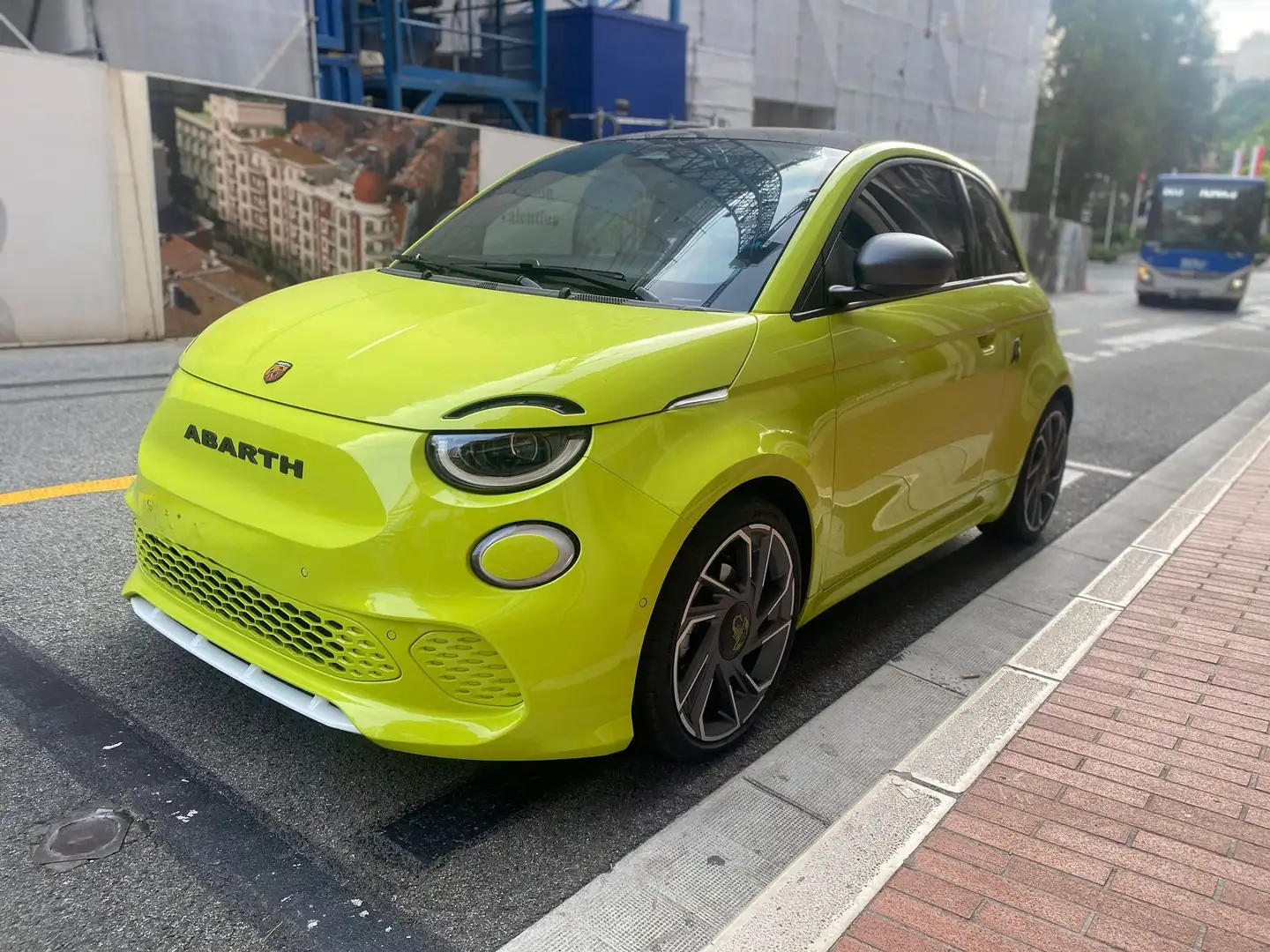 Abarth 500e Scorpionissimo Amarillo - 1