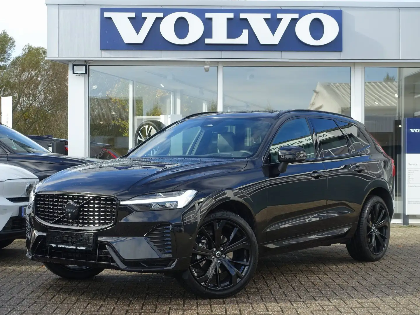 Volvo XC60 Black Edition Plus B5 AWD/360°Cam/HeadUp Schwarz - 1