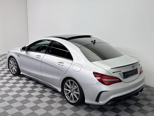 Mercedes-Benz Cla view 3