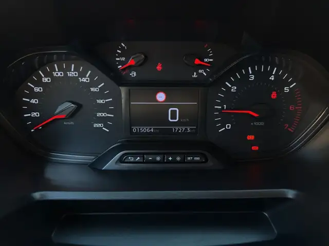 Peugeot Rifter view 25