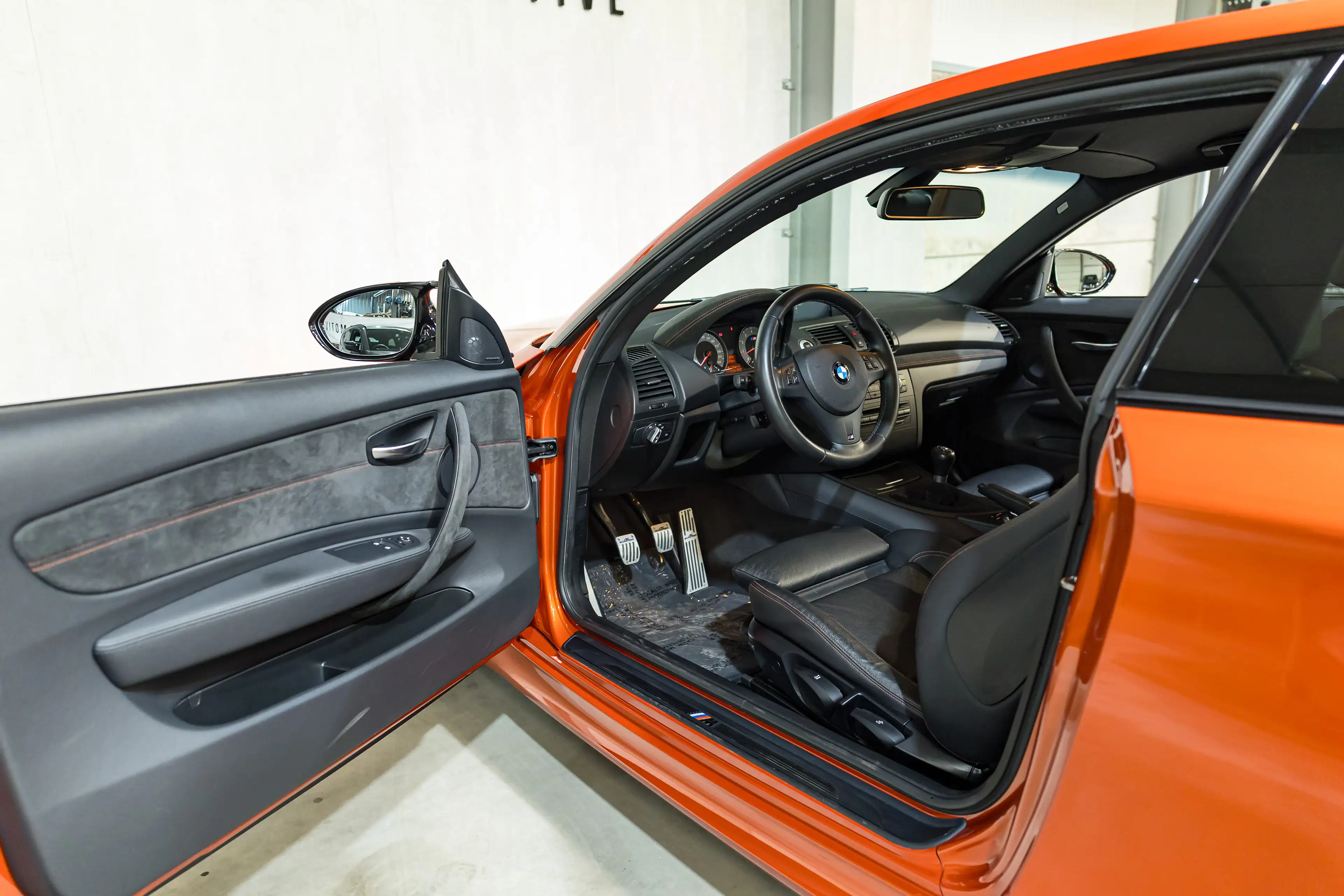 BMW 1er M Coupé VALENCIA ORANGE | FULL OPTION | COLLECTORS ITEM — photo 13