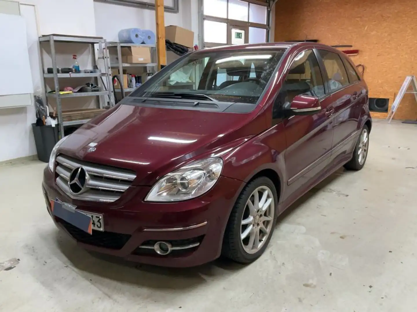 Mercedes-Benz B 200 Sport Paket Rot - 1