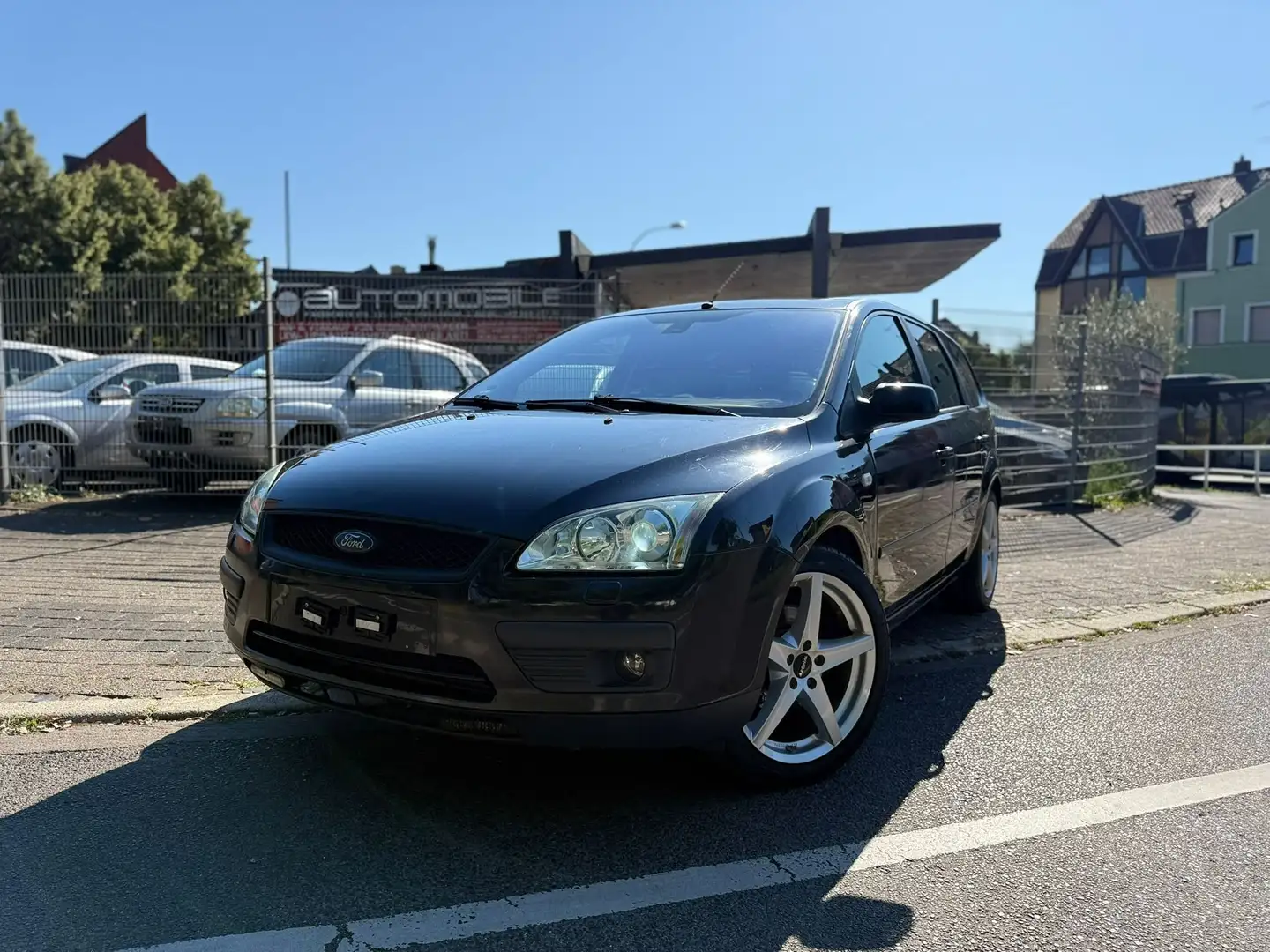Ford Focus Turnier 1.8 TDCi Titanium*Xenon*TÜV&ServicENEU Schwarz - 1