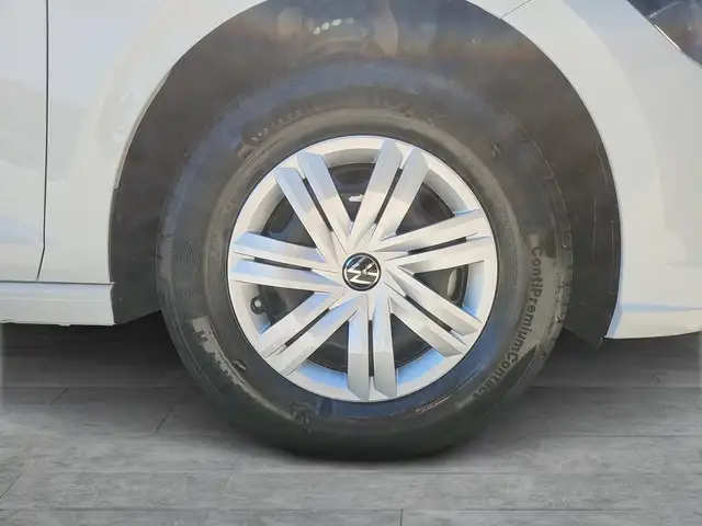 Volkswagen Polo view 6