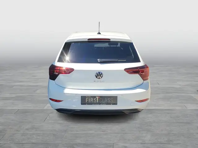 Volkswagen Polo view 4