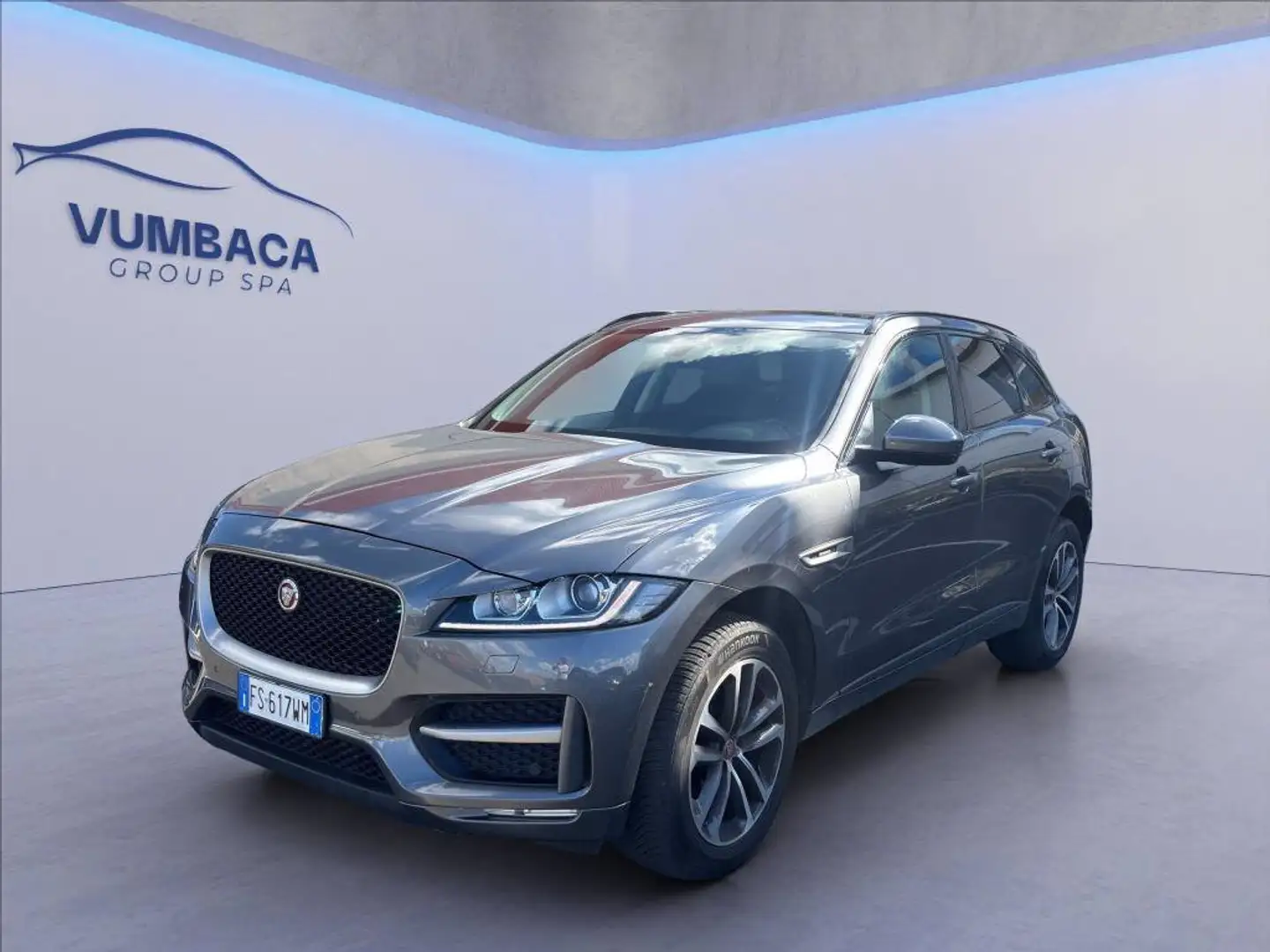 Jaguar F-Pace 2.0d i4 Portfolio awd 240cv auto my18 Grey - 1