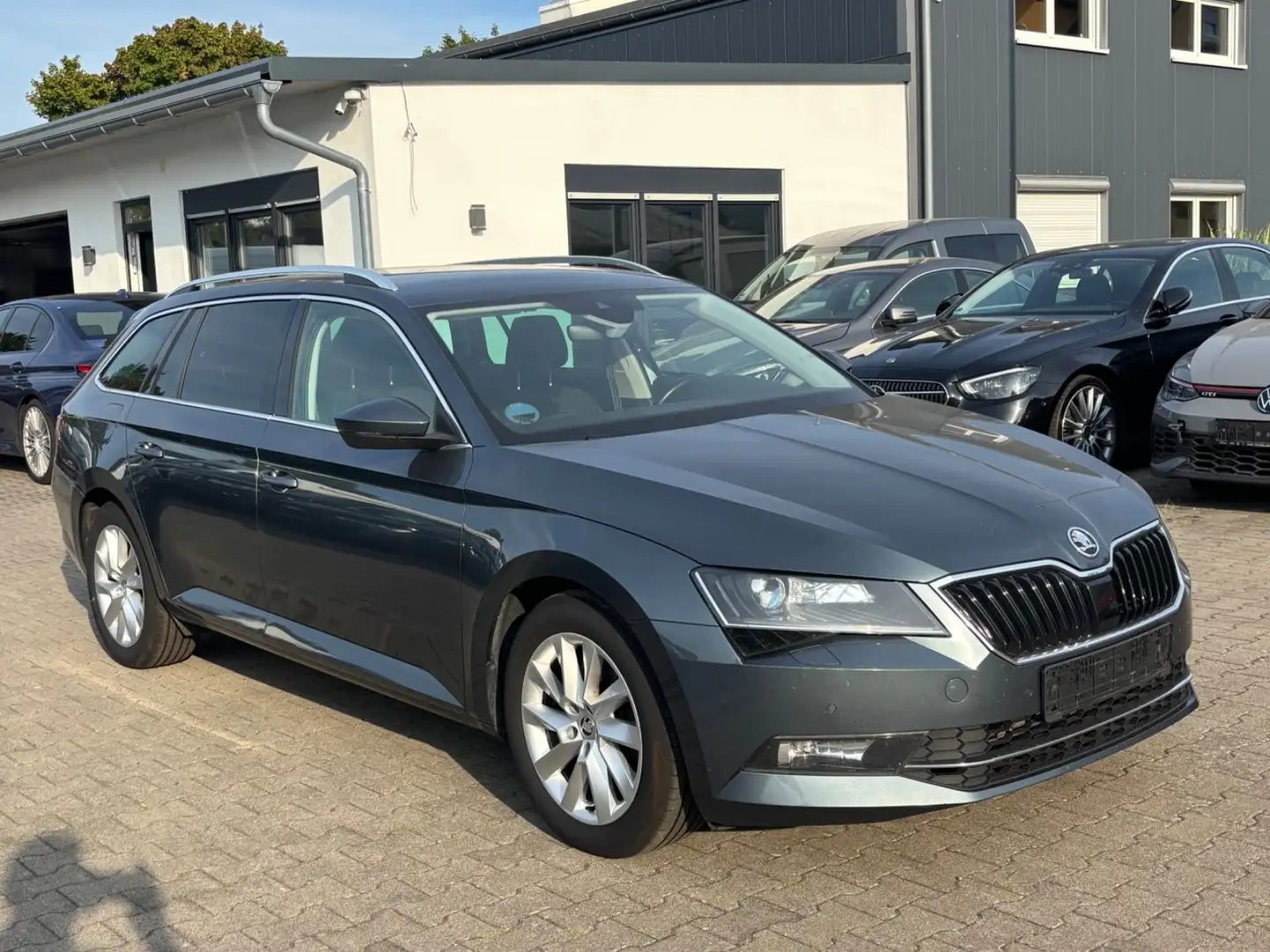 Skoda Superb 2.0 TDI Combi Style DSG Navi LED 190 PS Grau - 2