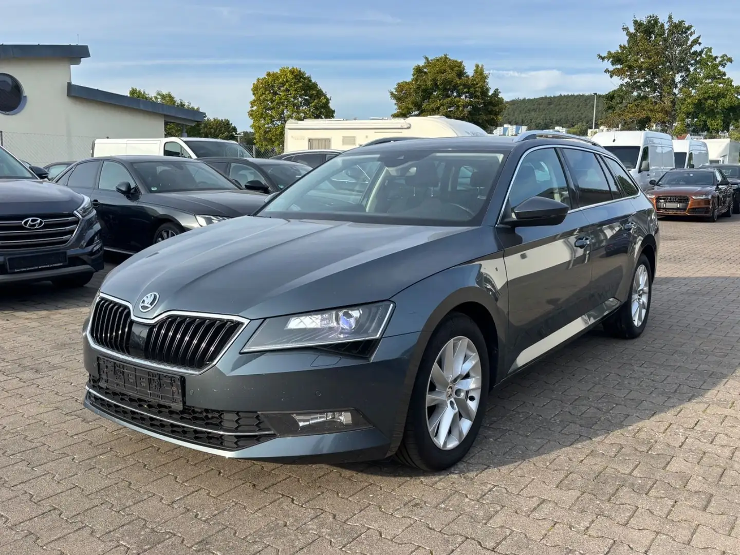 Skoda Superb 2.0 TDI Combi Style DSG Navi LED 190 PS Grau - 1