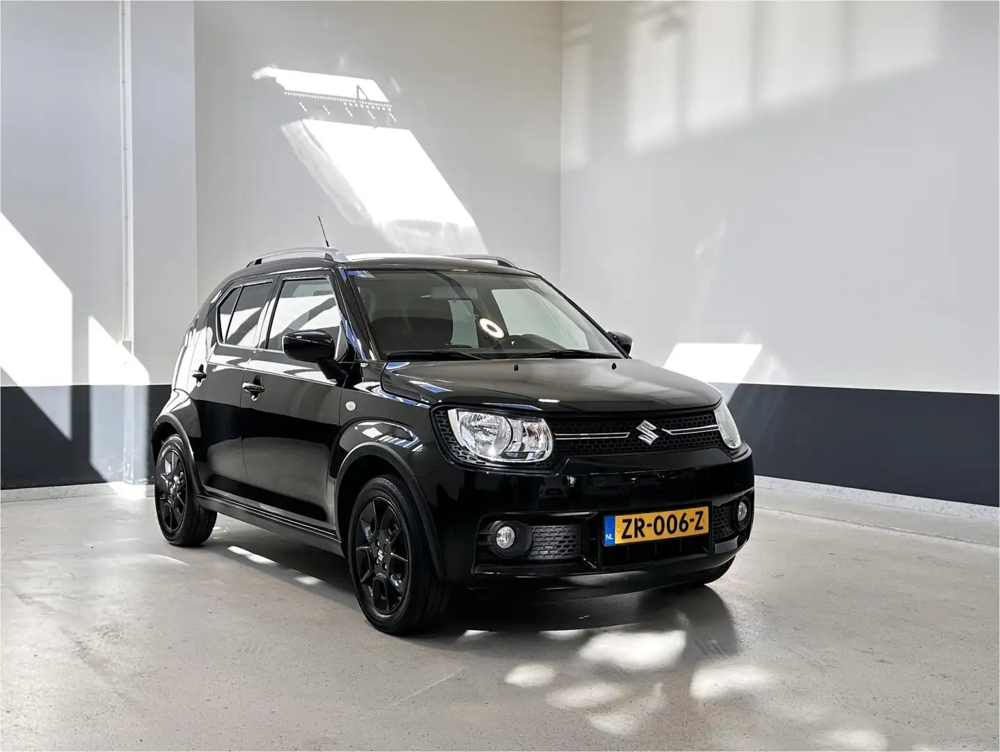 Suzuki Ignis 1.2 Select| Apple Carplay/ Android auto | Navigati Noir - 1