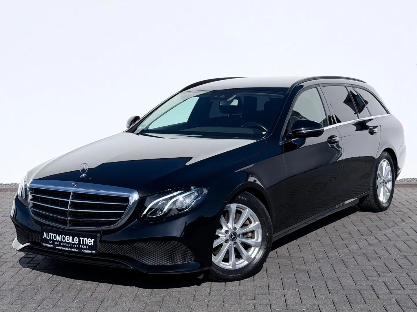 Mercedes-Benz E 300 d T / NAVI / LED / PDC / GARANTIE / Schwarz - 1