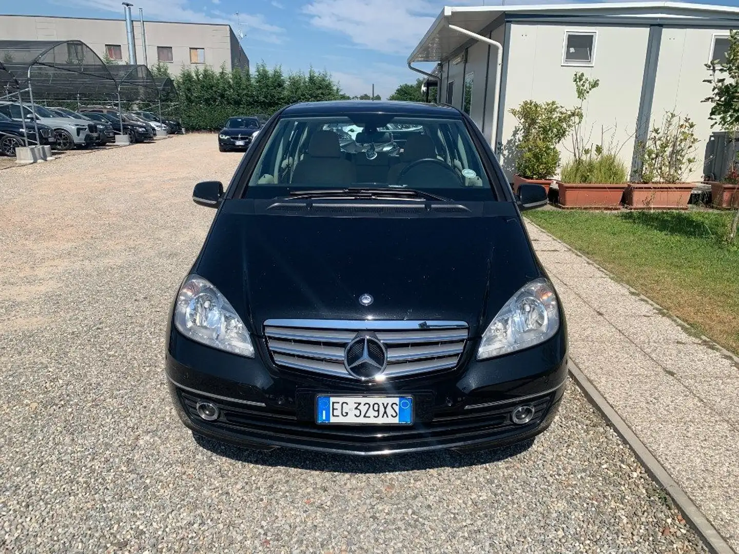Mercedes-Benz A 180 BlueEFFICIENCY Premium Nero - 2