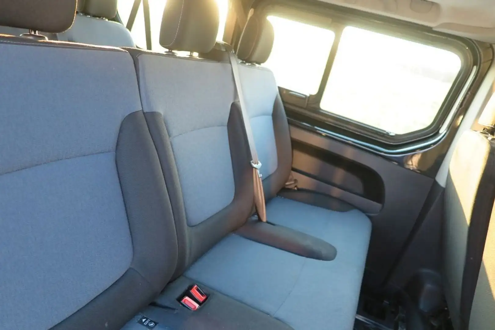 Opel Vivaro 27 1.6 BiTurbo S&S Combi Nero - 2